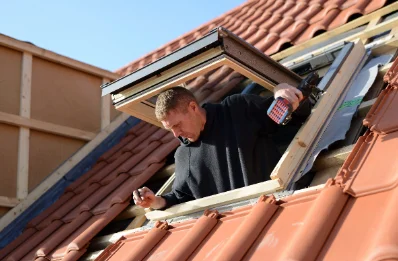 Pose de fenêtres de toit Velux à Tréflévénez